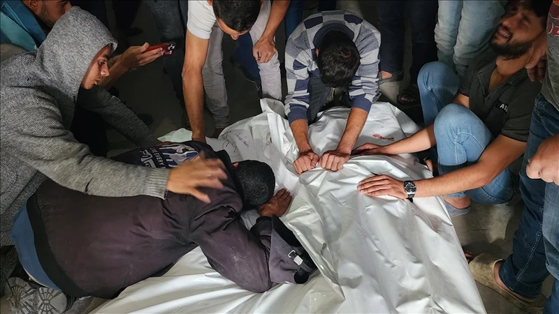استشهاد 13 فلسطينياً بقصف صهيوني على مدينتي غزة وخان يونس ومخيم النصيرات